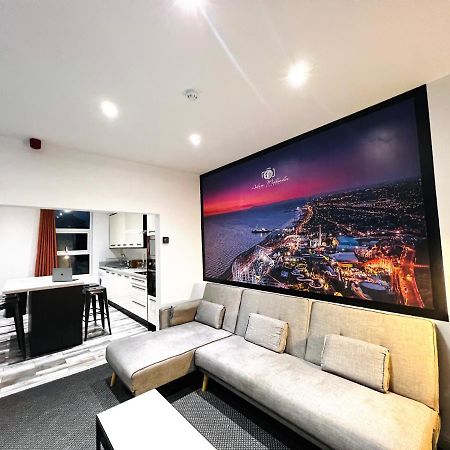 The Pier Suite Serviced Apartment Blackpool Buitenkant foto